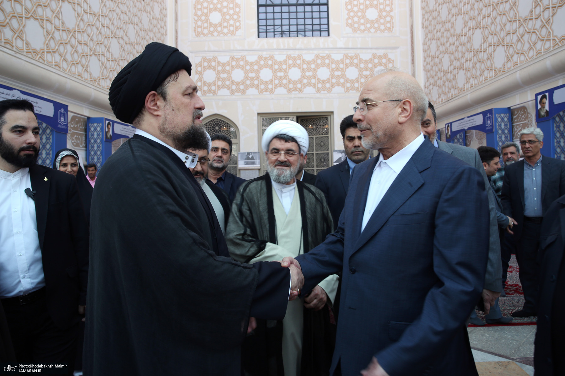 بازدید قالیباف از نمایشگاه عکس امام خمینی (س)