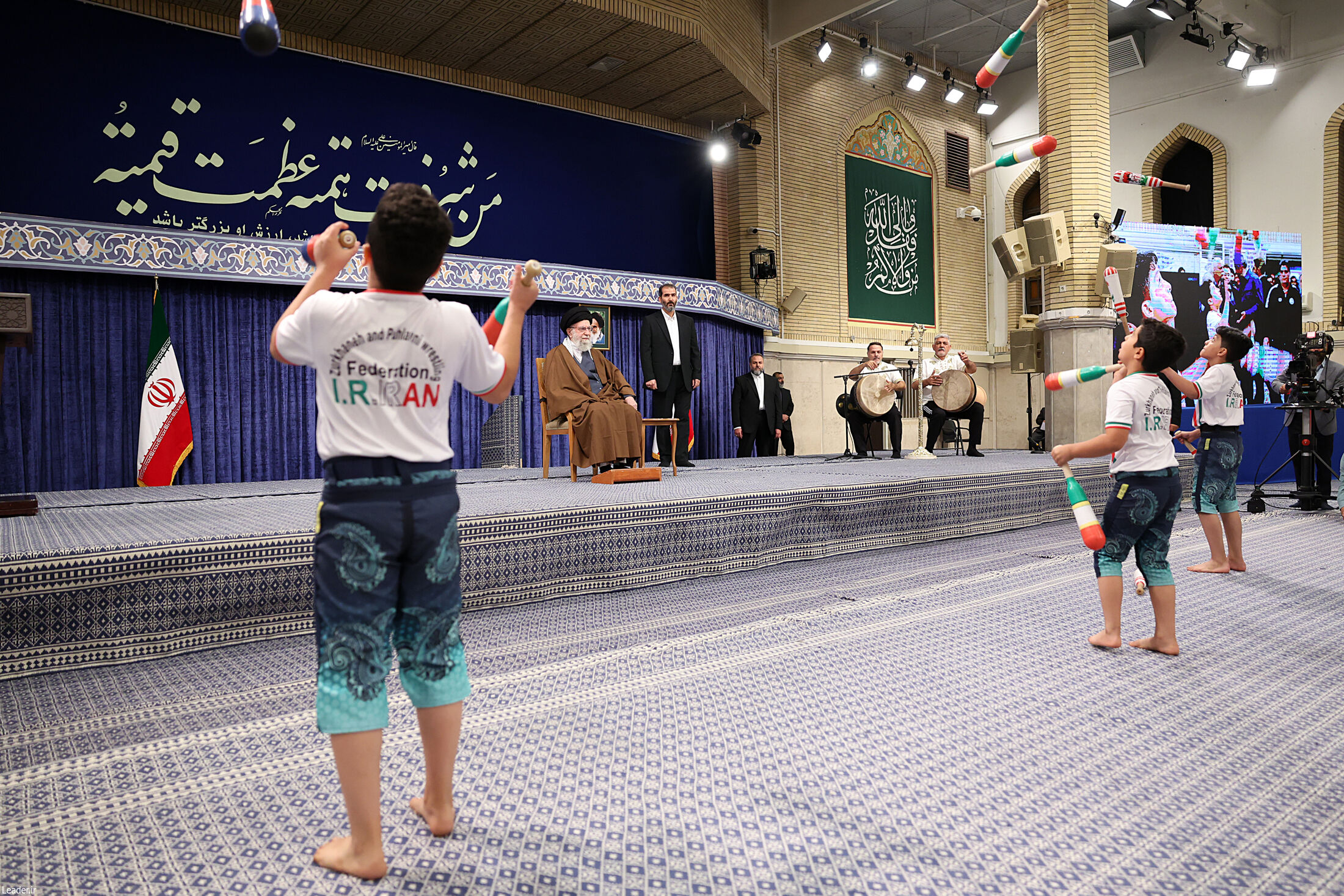 تصاویری از دیدار مدال‌آوران ورزشی و علمی با رهبر انقلاب