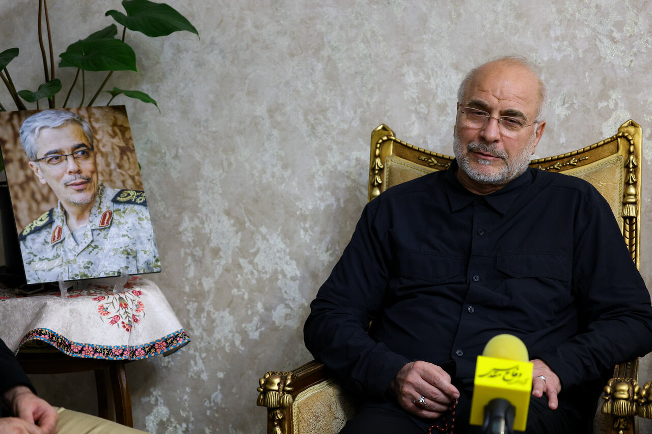 دیدار قالیباف با خانواده شهید باقری