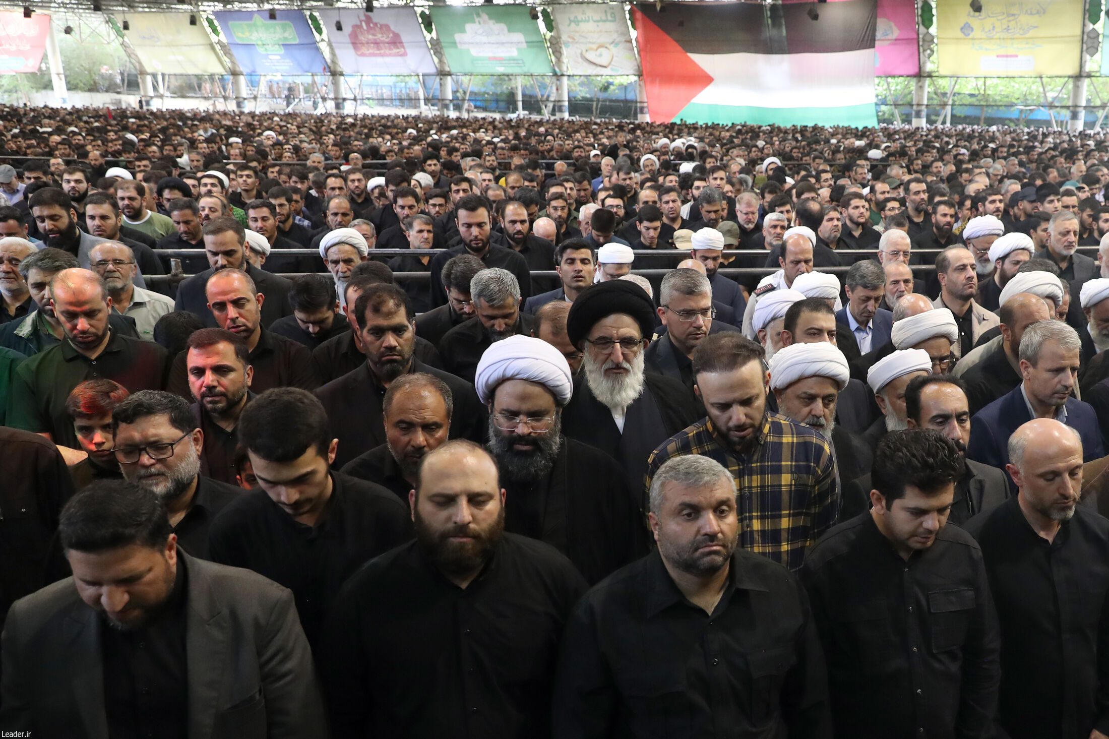 اقامه نماز بر پیکر شهید هنیه به امامت رهبر معظم انقلاب