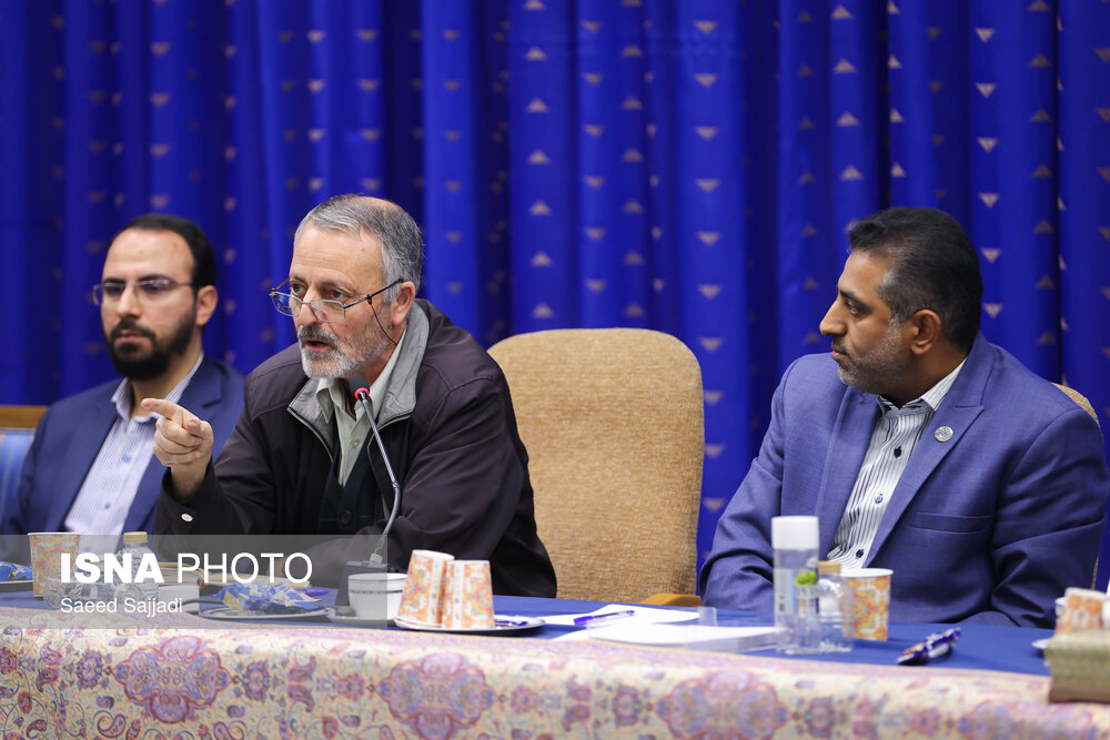 نشست دبیران کل احزاب و فعالان سیاسی با رئیس جمهور