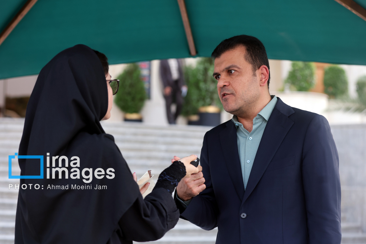 اعضای هیأت دولت در جمع خبرنگاران - ۵ مرداد ۱۴۰۴