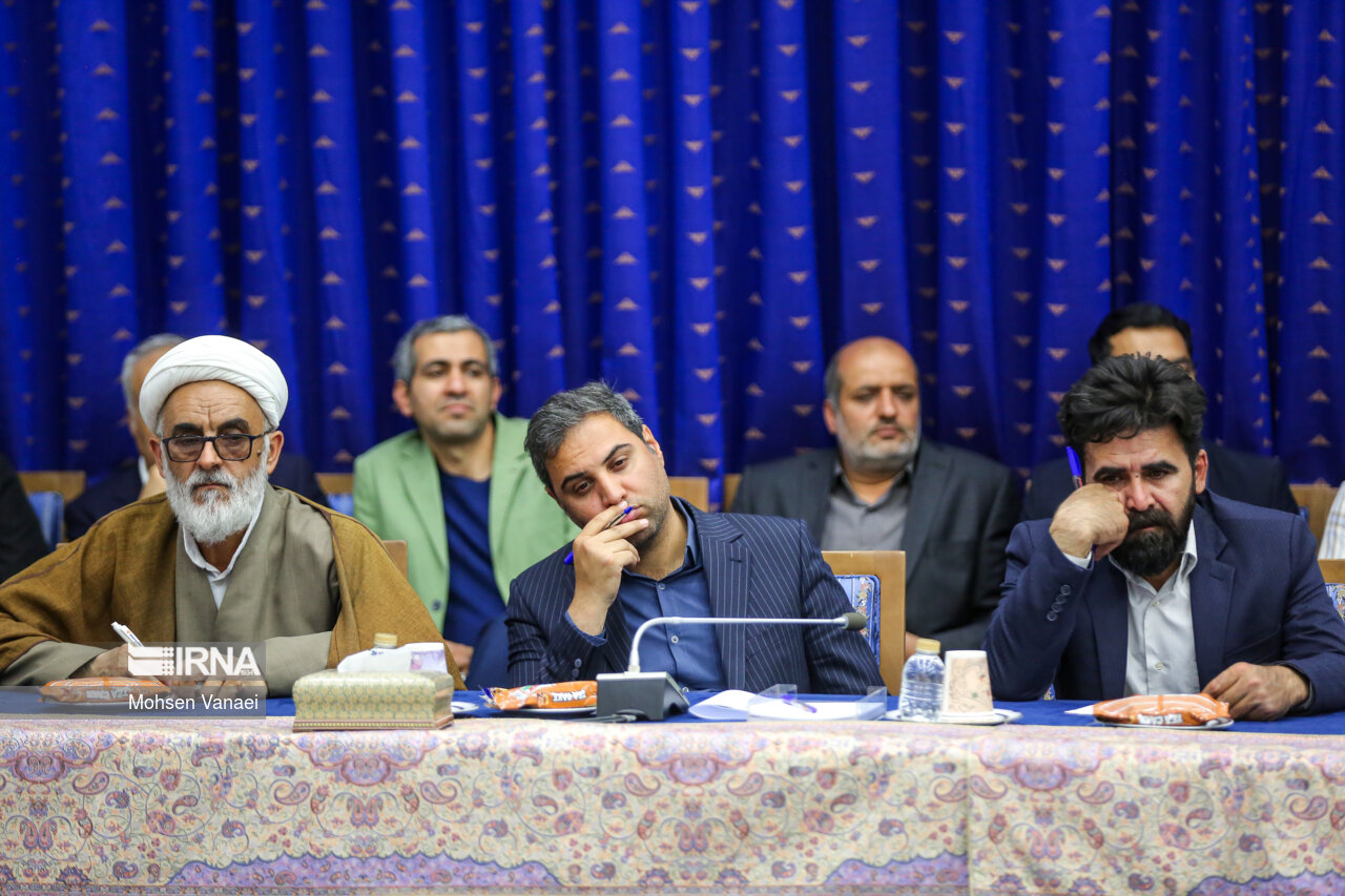 نشست مسئولان و حلقه های میانی تولید و اقتصاد مردمی با رئیس جمهور