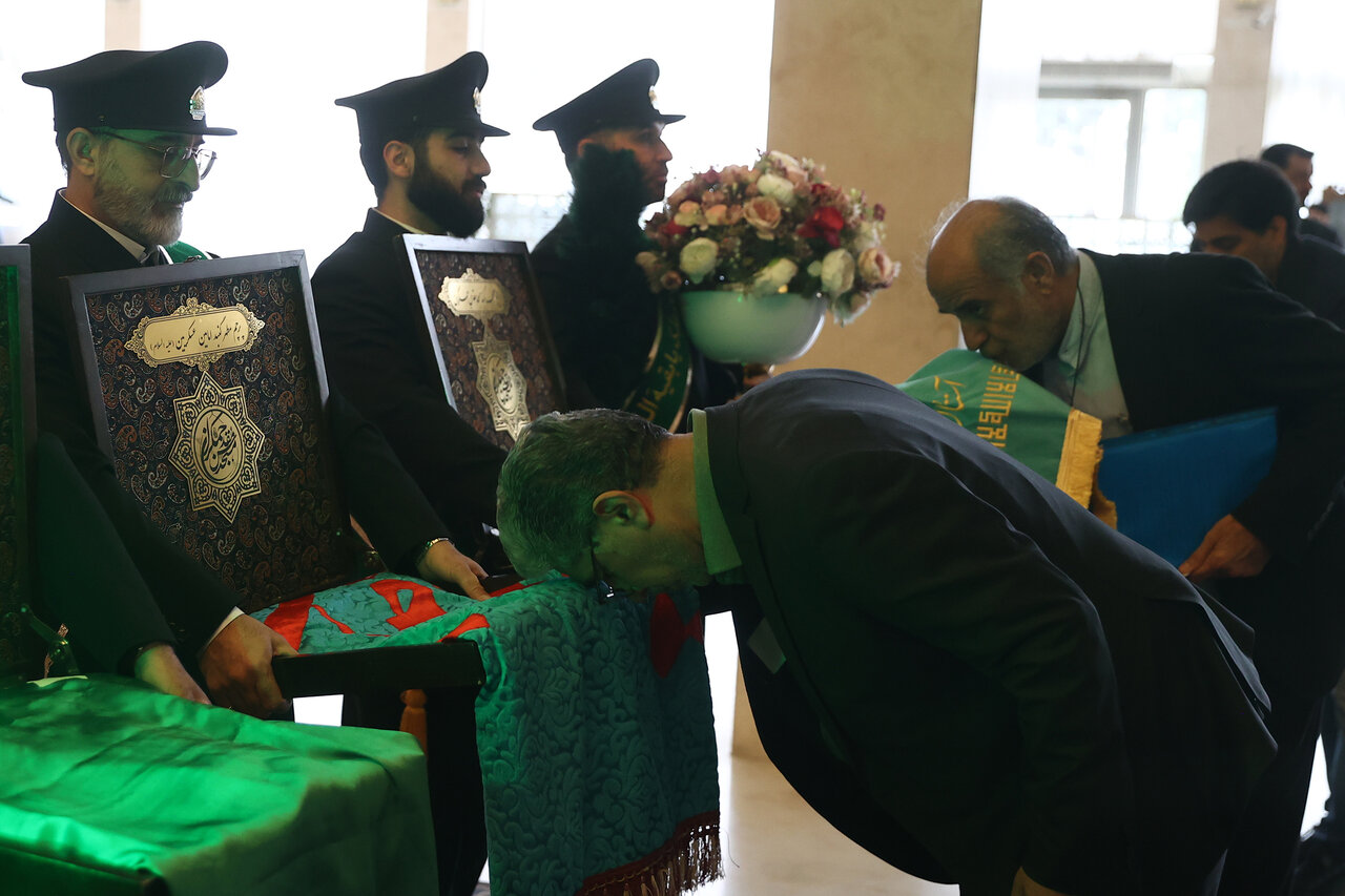 حضور خادمان مسجد جمکران در صحن علنی مجلس