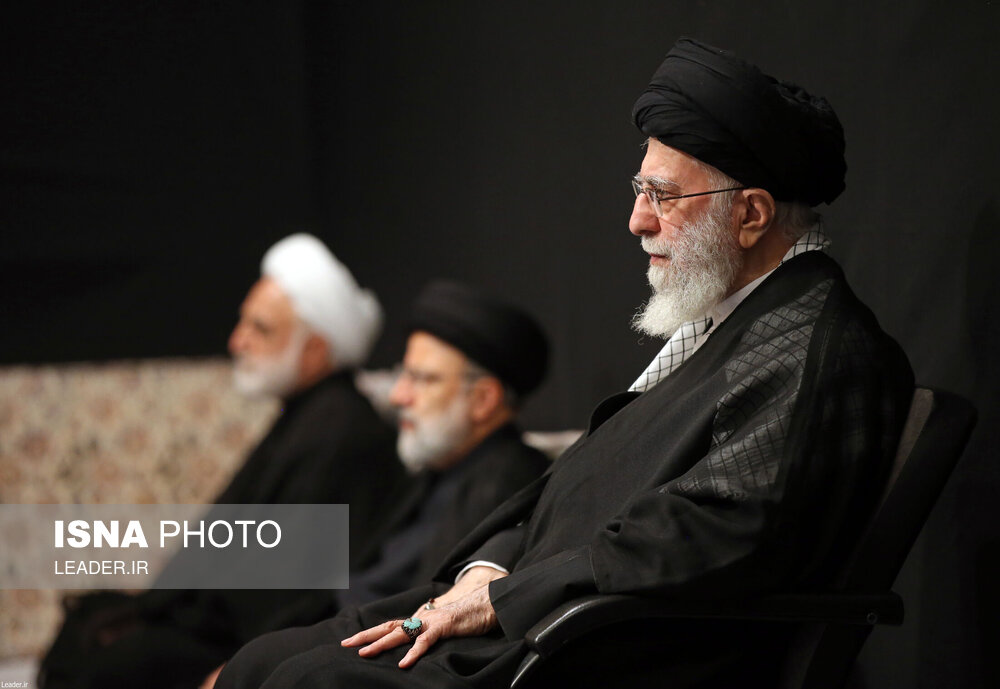 عزاداری شام غریبان با حضور رهبر انقلاب