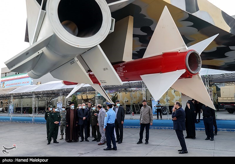  بازدید قالیباف از نمایشگاه صنایع دفاعی وزارت دفاع