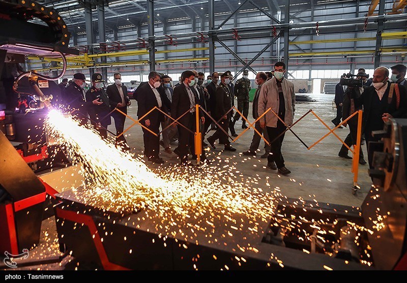 بازدید وزرای دفاع و راه  از کارخانه ساختمان سازی وزارت دفاع 
