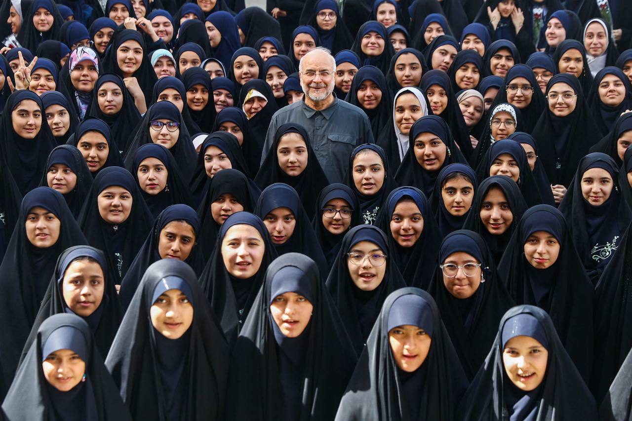 قالیباف در مدرسه دخترانه فاطمیون تهران