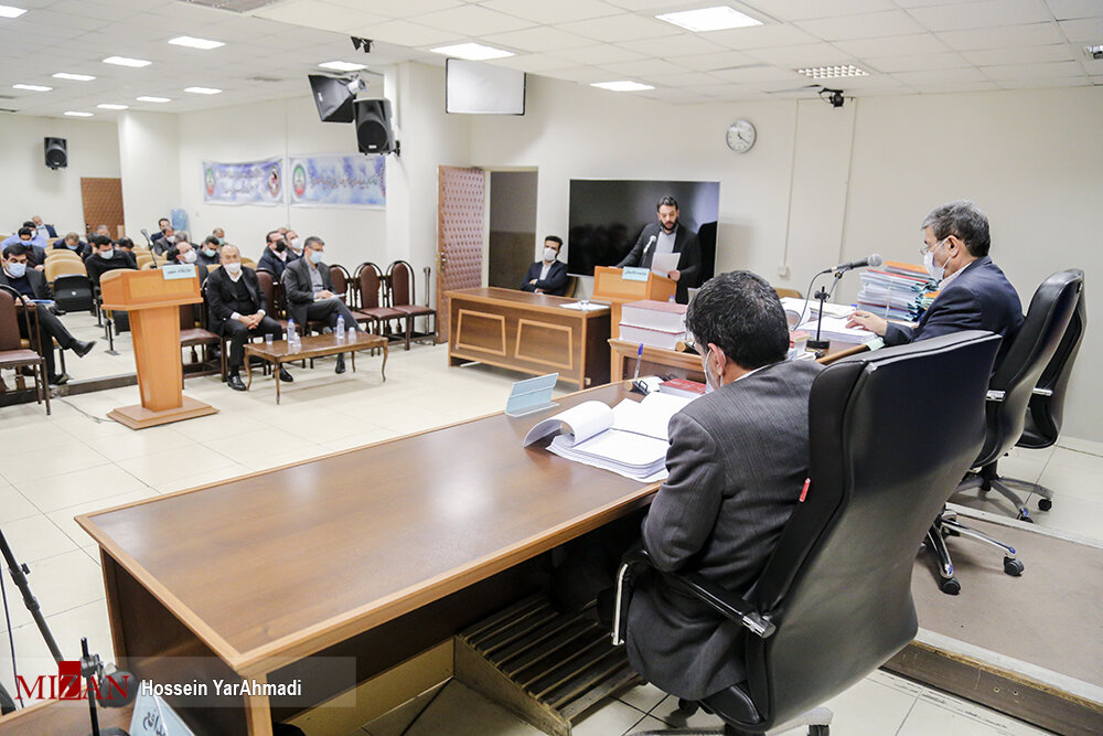 جلسه دادگاه کروز