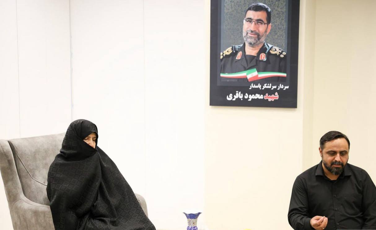 حضور اصحاب رسانه در منزل فرمانده گمنام موشکی