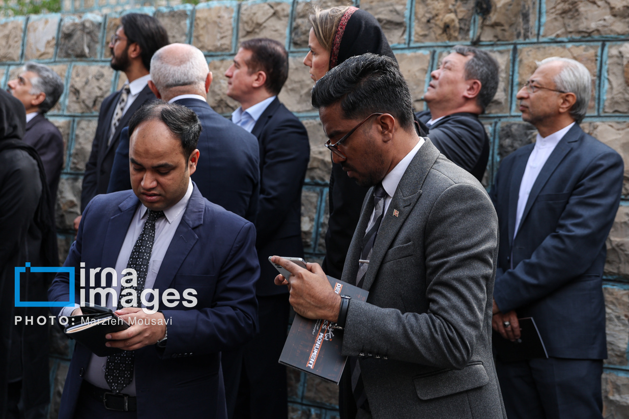 بازدید سفرا از مناطق آسیب دیده در تهران