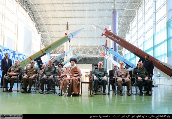 بازدید فرمانده کل قوا از نمایشگاه دستاوردهای نیروی هوافضای سپاه