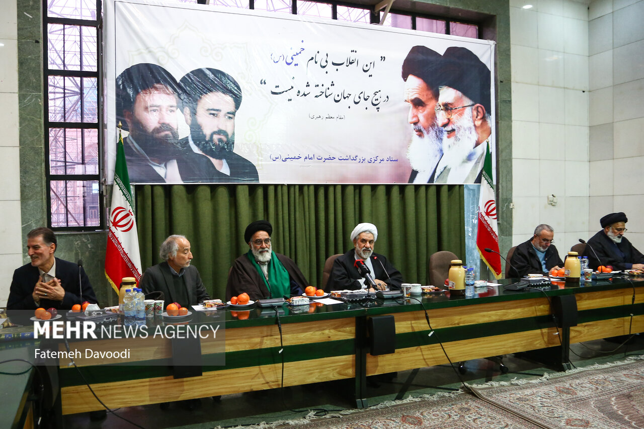 جلسه ستاد دهه فجر انقلاب اسلامی در حرم امام خمینی(ره)