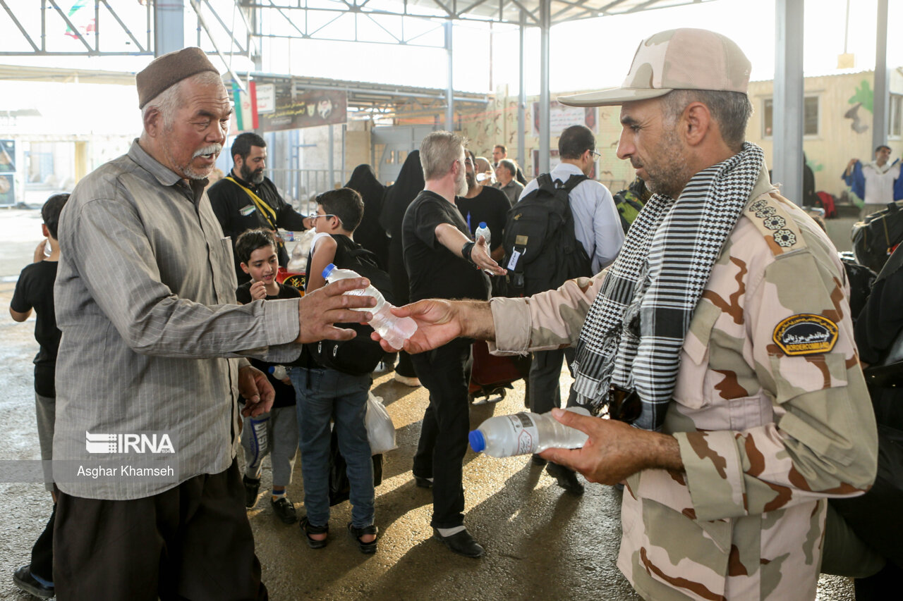 زائران اربعین در مرز مهران