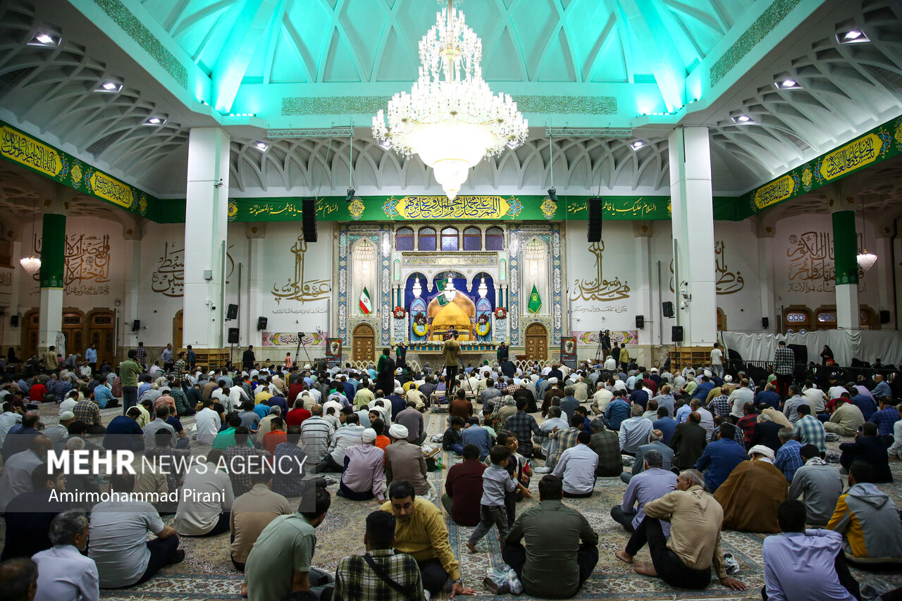 بزرگداشت جان باختگان حادثه بندر شهید رجایی در حرم بانوی کرامت