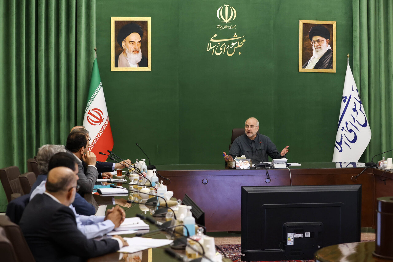 نشست بررسی برنامه هفتم پیشرفت با حضور قالیباف