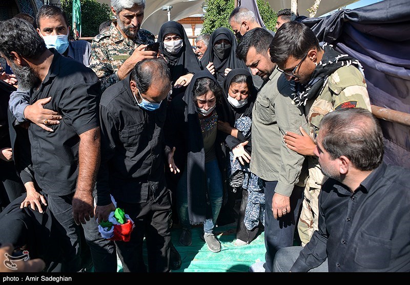 خاکسپاری پیکر ۶ شهید حادثه تروریستی حرم شاهچراغ(ع)