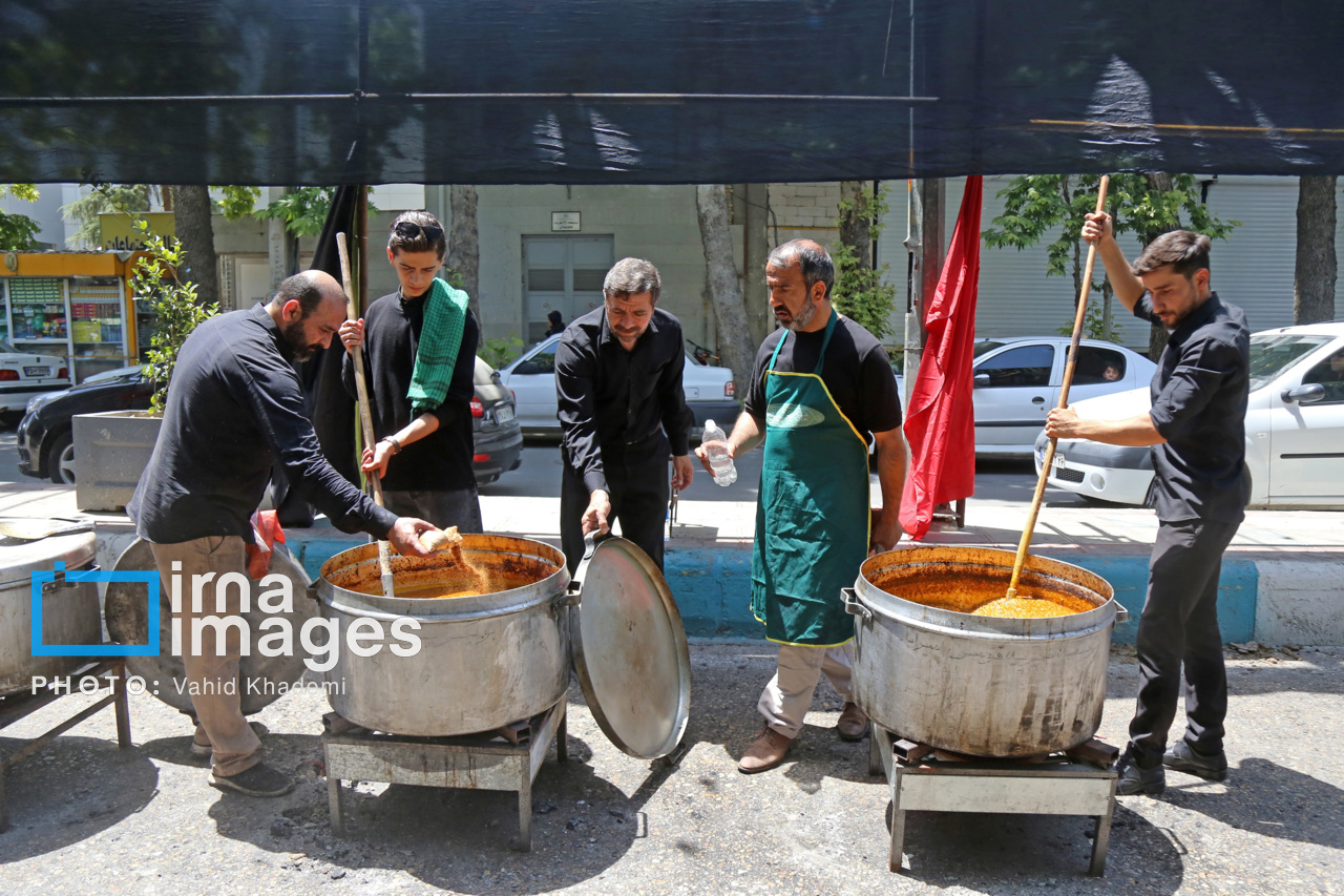 طبخ و توزیع ۷۲ دیگ غذای نذری