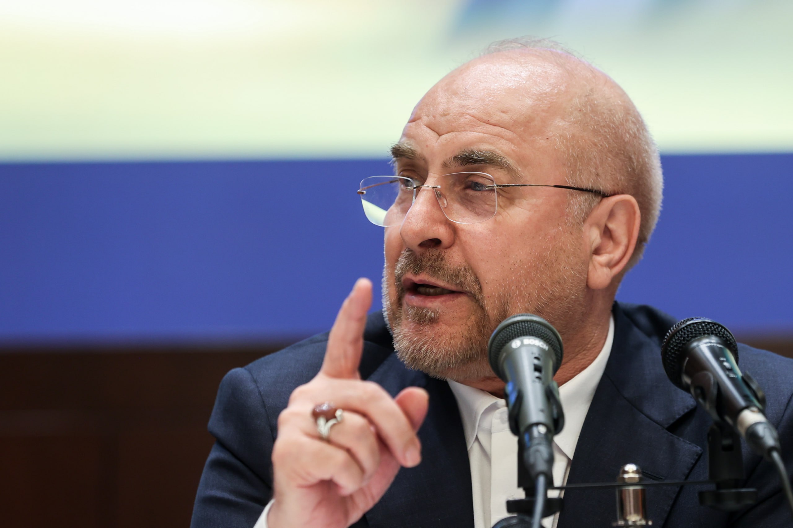 دیدار جمعی از فعالان سیاسی، احزاب و گروه‌های سیاسی مقاومت با قالیباف