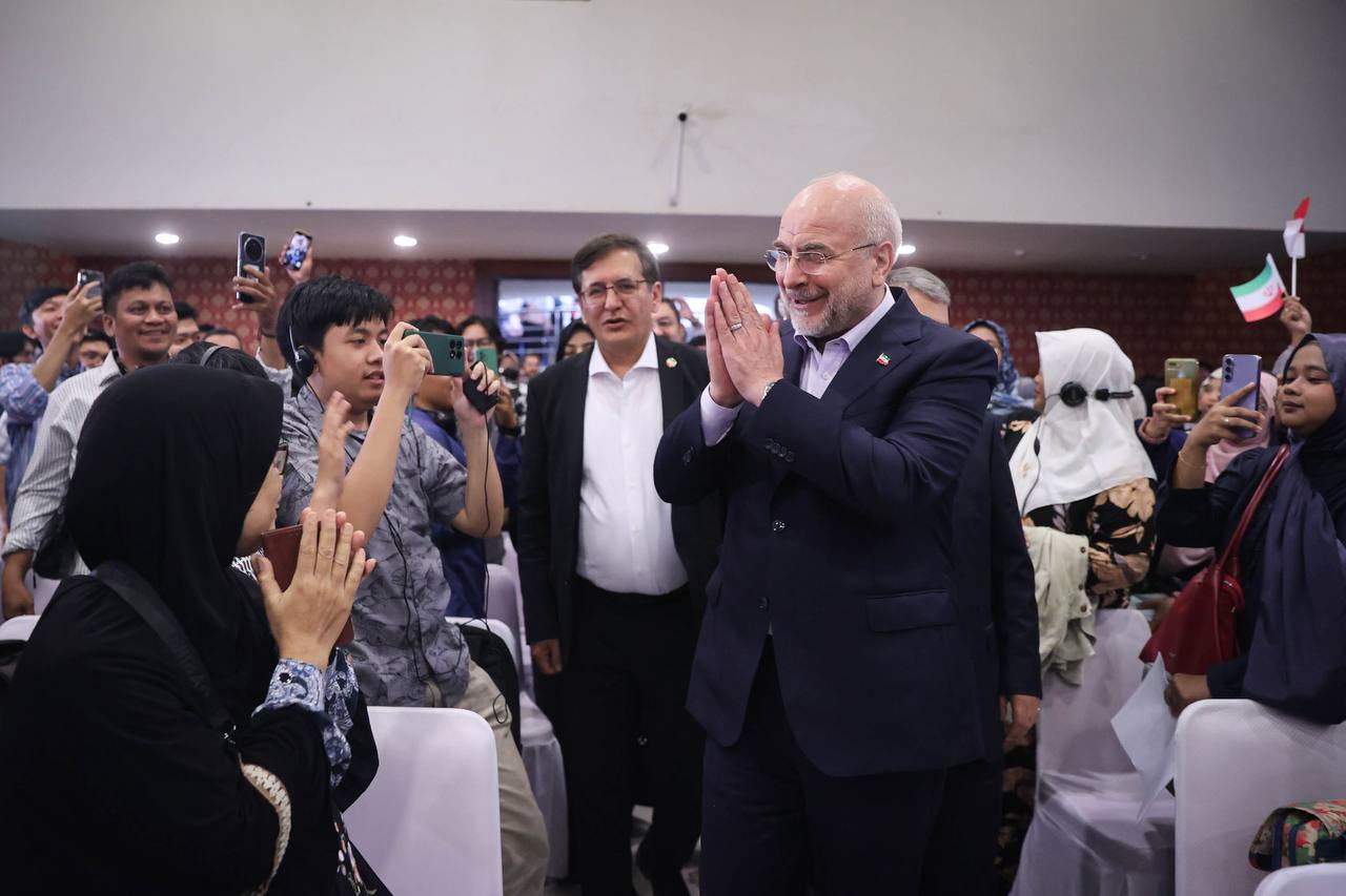 حضور قالیباف در جمع دانشجویان دانشگاه هدایةالله جاکارتا