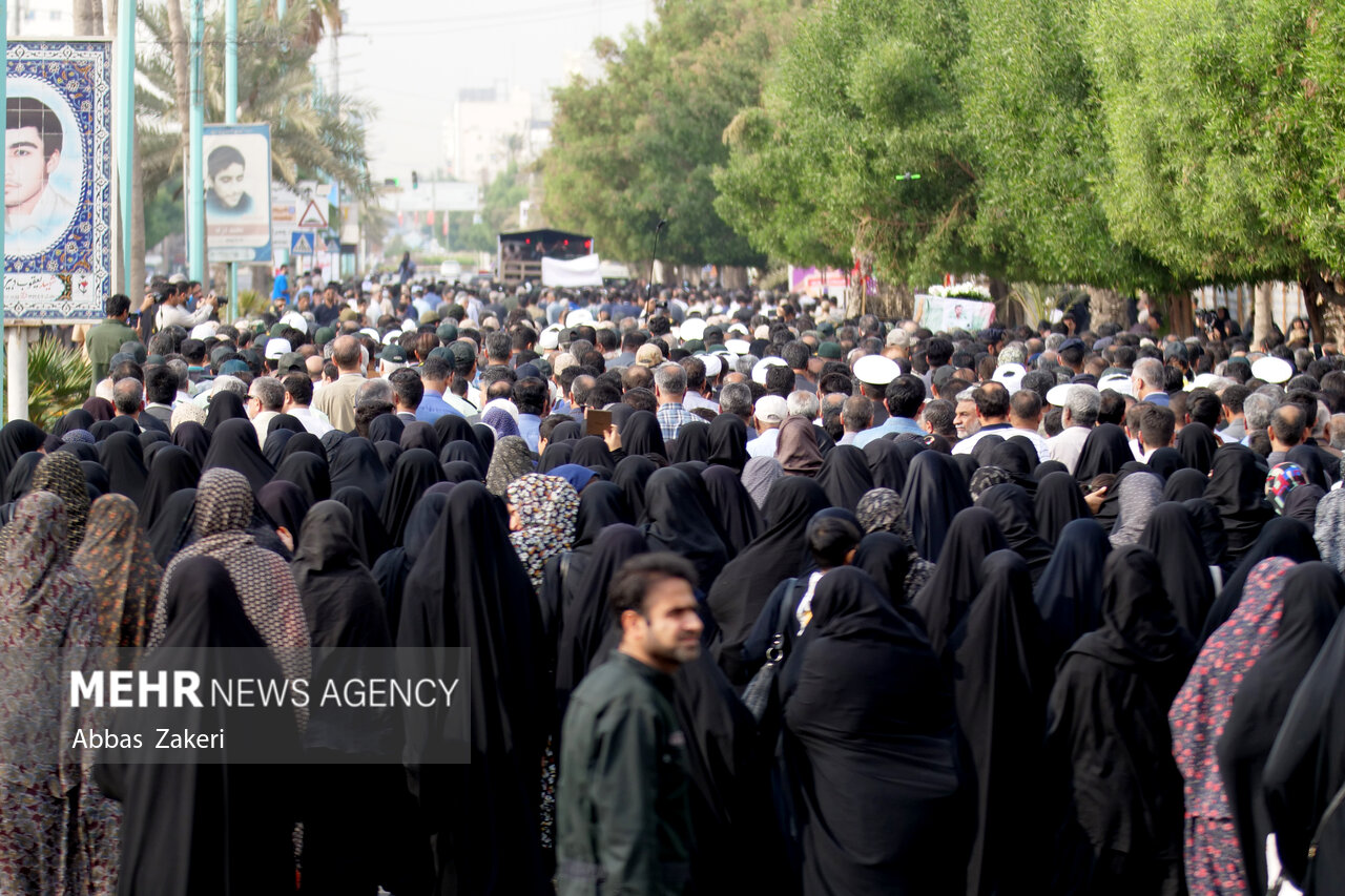  تشییع پیکر مطهر شهید «مجتبی شهیدی زاده» در بندرعباس