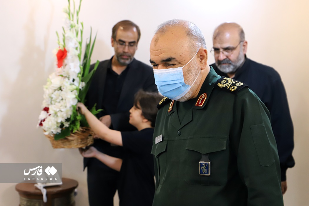 دیدار فرمانده کل سپاه با خانواده شهید صیادخدایی