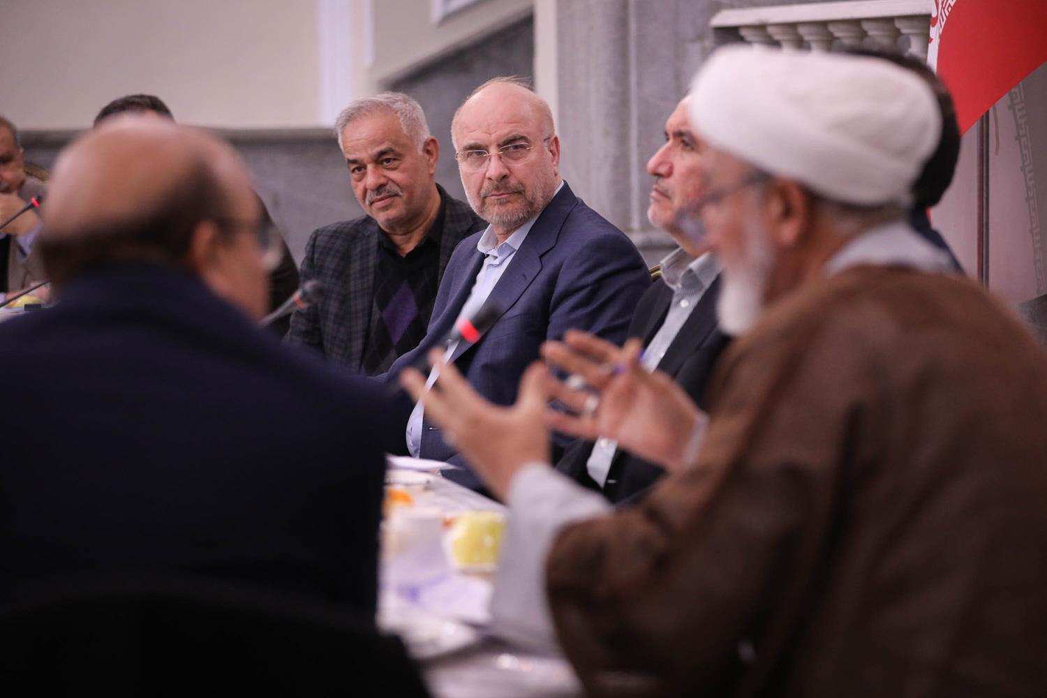 دیدار شورایاران محلات تهران با قالیباف