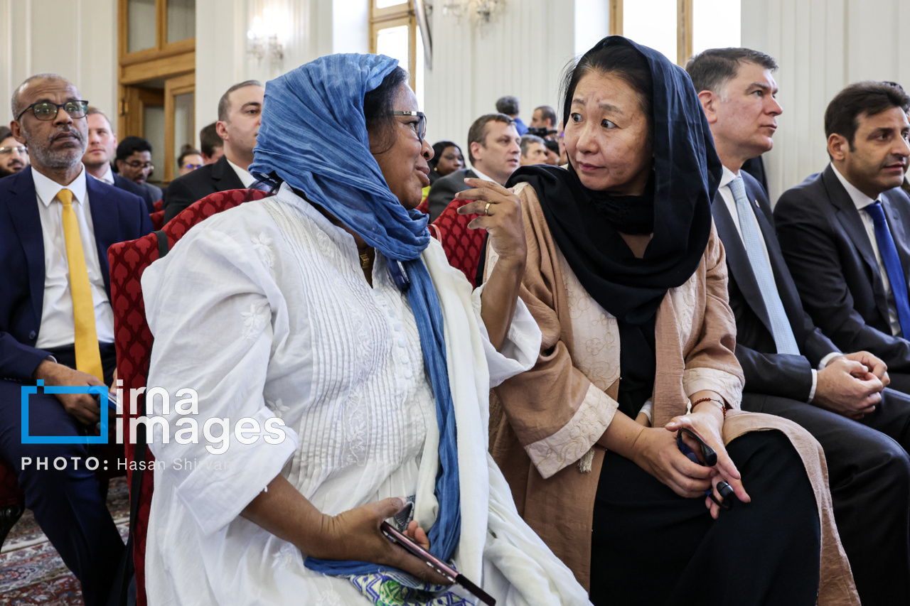 نشست وزیر امورخارجه با سفرای کشور های خارجی