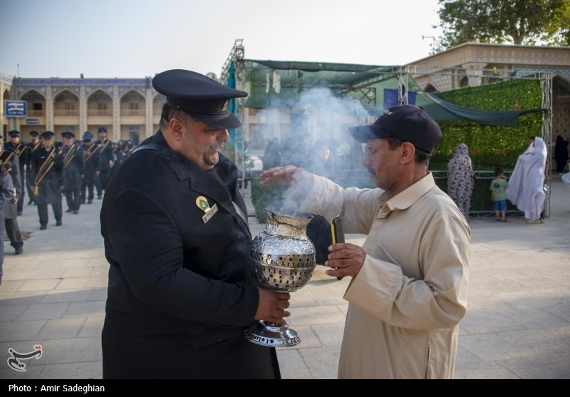 آیین سیاه پوشان و تعویض پرچم حرم مطهر حضرت شاهچراغ (ع)