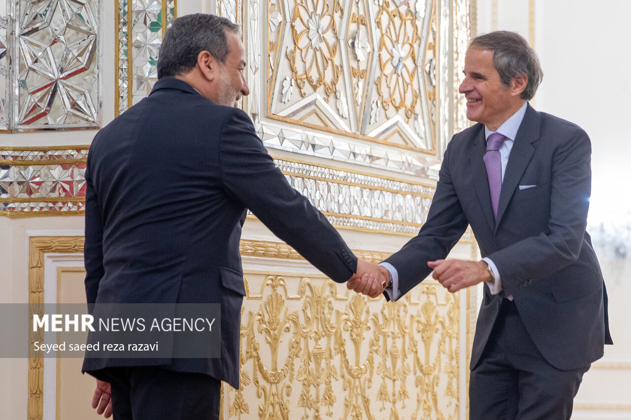 دیدار مدیر کل آژانس بین‌المللی انرژی اتمی با عراقچی