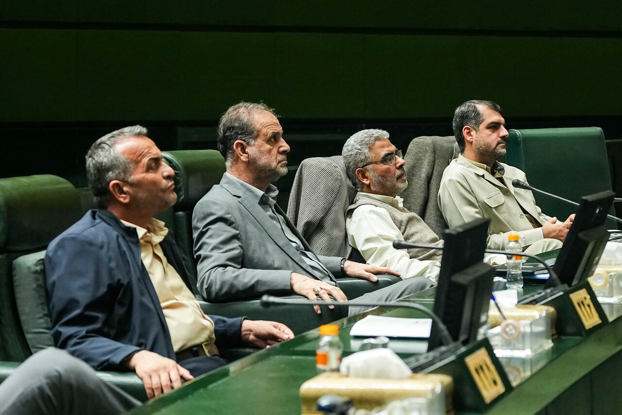 نشست غیرعلنی چهارشنبه ۱۷ دی