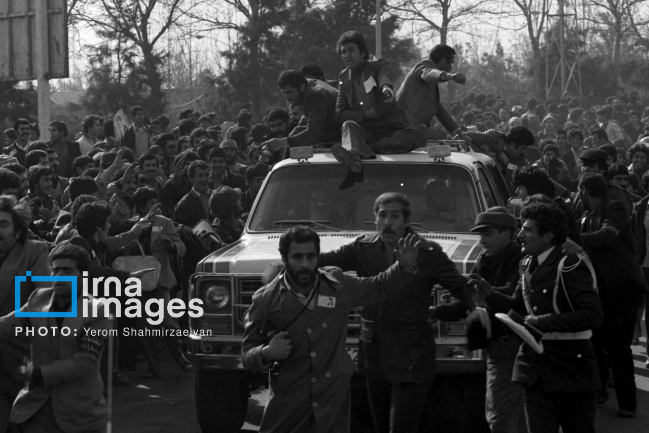 تصاویری از روزهای انقلاب - ۱۲ بهمن ۱۳۵۷