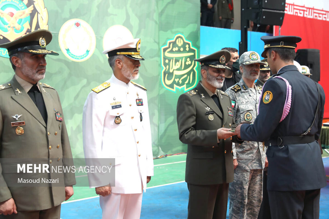 مراسم دانش‌آموختگی دانشجویان دانشگاه‌های افسری آجا