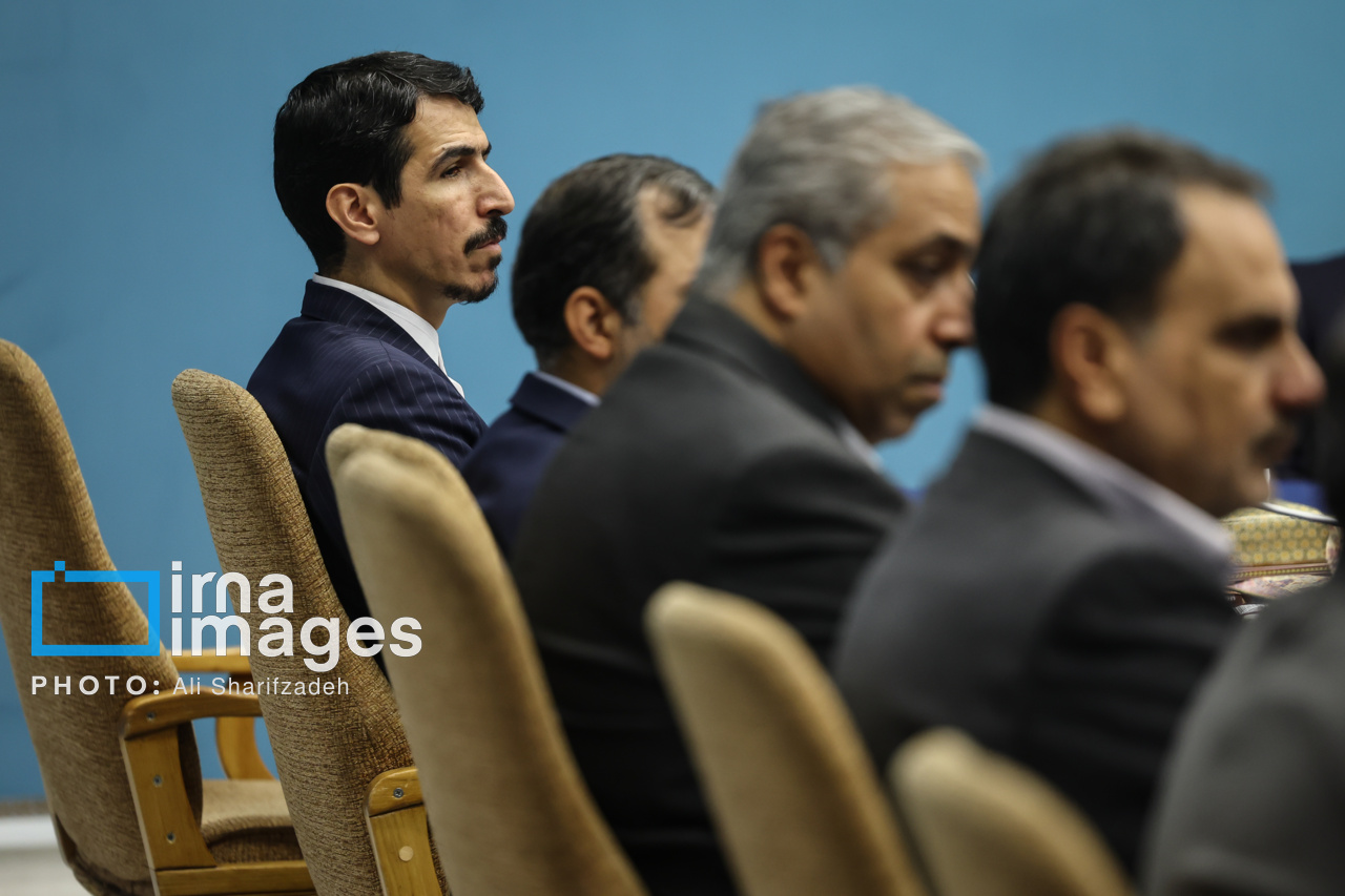 امضای قرارداد مسئولان نفتی با حضور رئیس‌جمهور