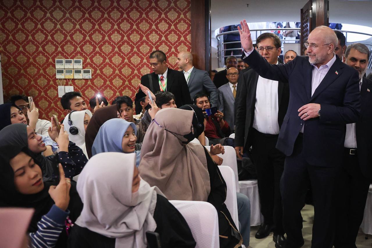 حضور قالیباف در جمع دانشجویان دانشگاه هدایةالله جاکارتا