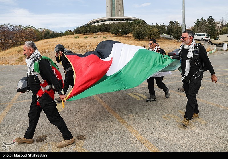 اهتزاز پرچم فلسطین بر فراز تهران