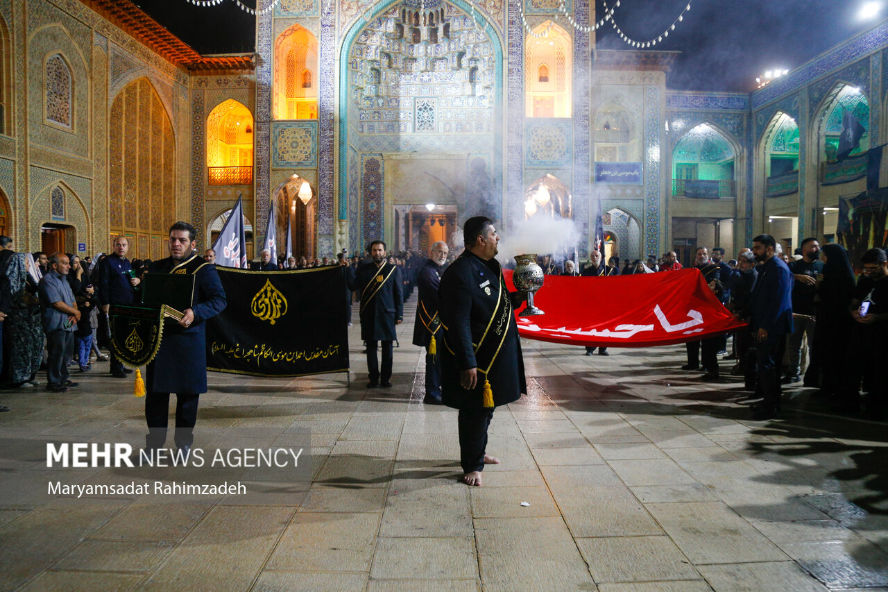 لاله گردانی در حرم شاهچراغ 