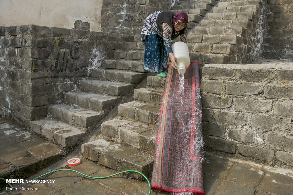 قالیشویی سنتی در مناطق حاشیه نشین تبریز