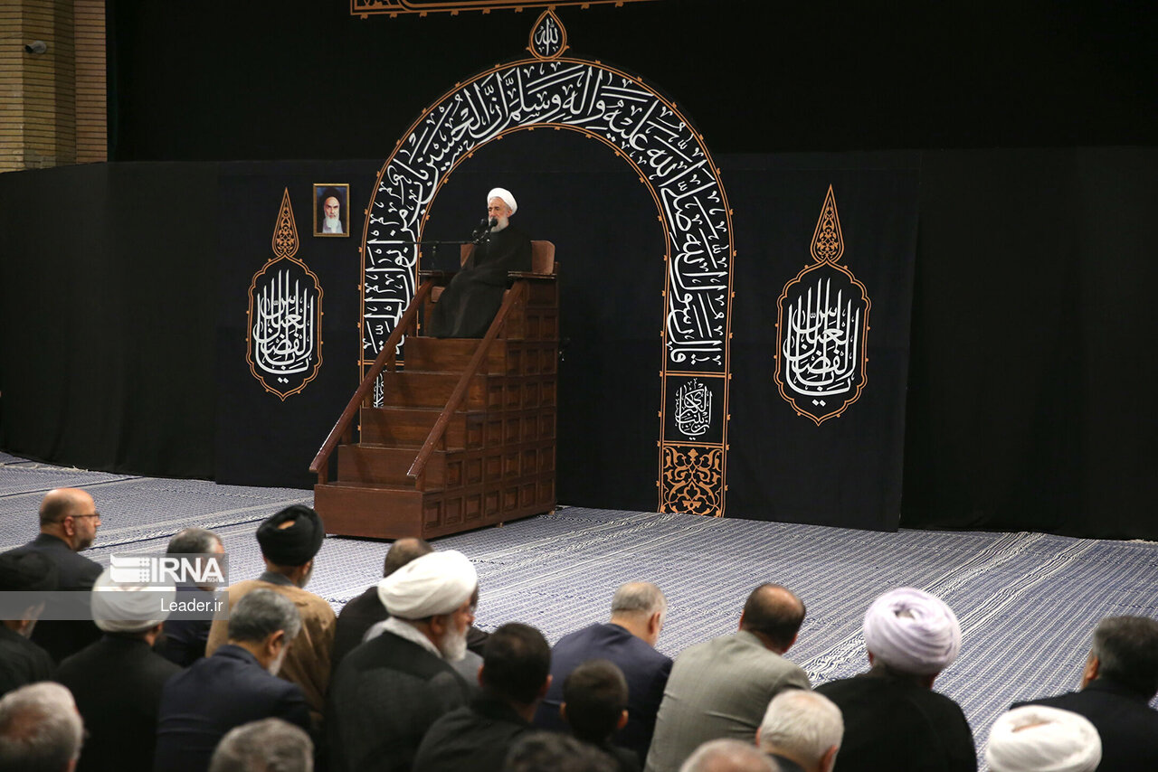 اولین شب عزاداری اباعبدالله با حضور رهبر انقلاب