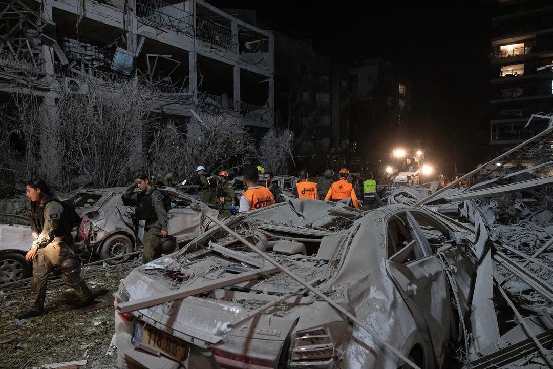 تصاویری از محل اصابت موشک‌های ایرانی در تل‌آویو