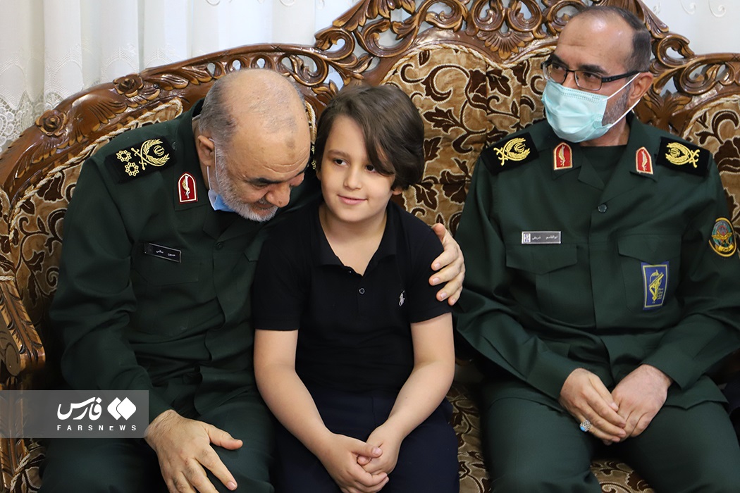 دیدار فرمانده کل سپاه با خانواده شهید صیادخدایی