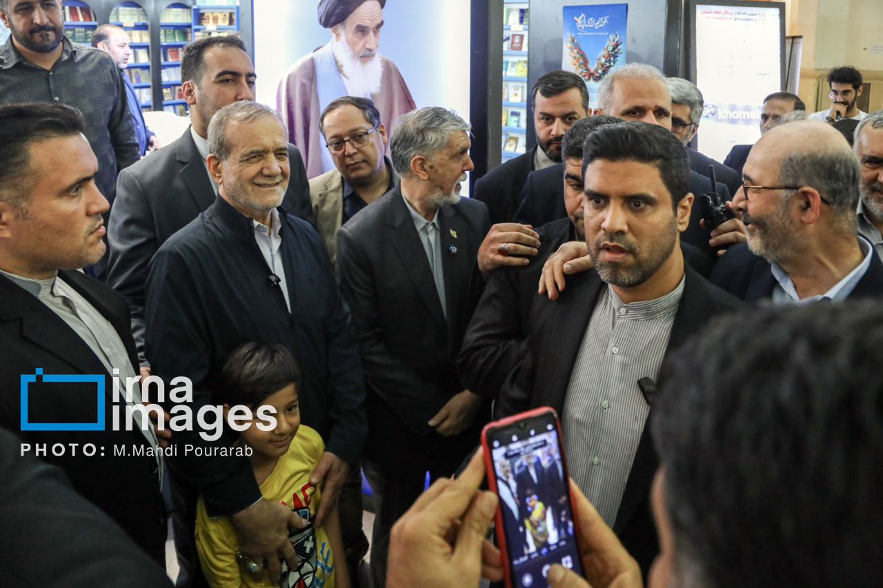 بازدید رئیس جمهور از نمایشگاه کتاب