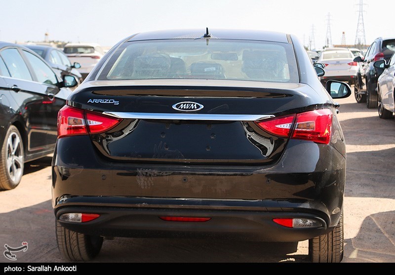 دپوی هزاران خودرو در کارخانجات خودروسازی بم