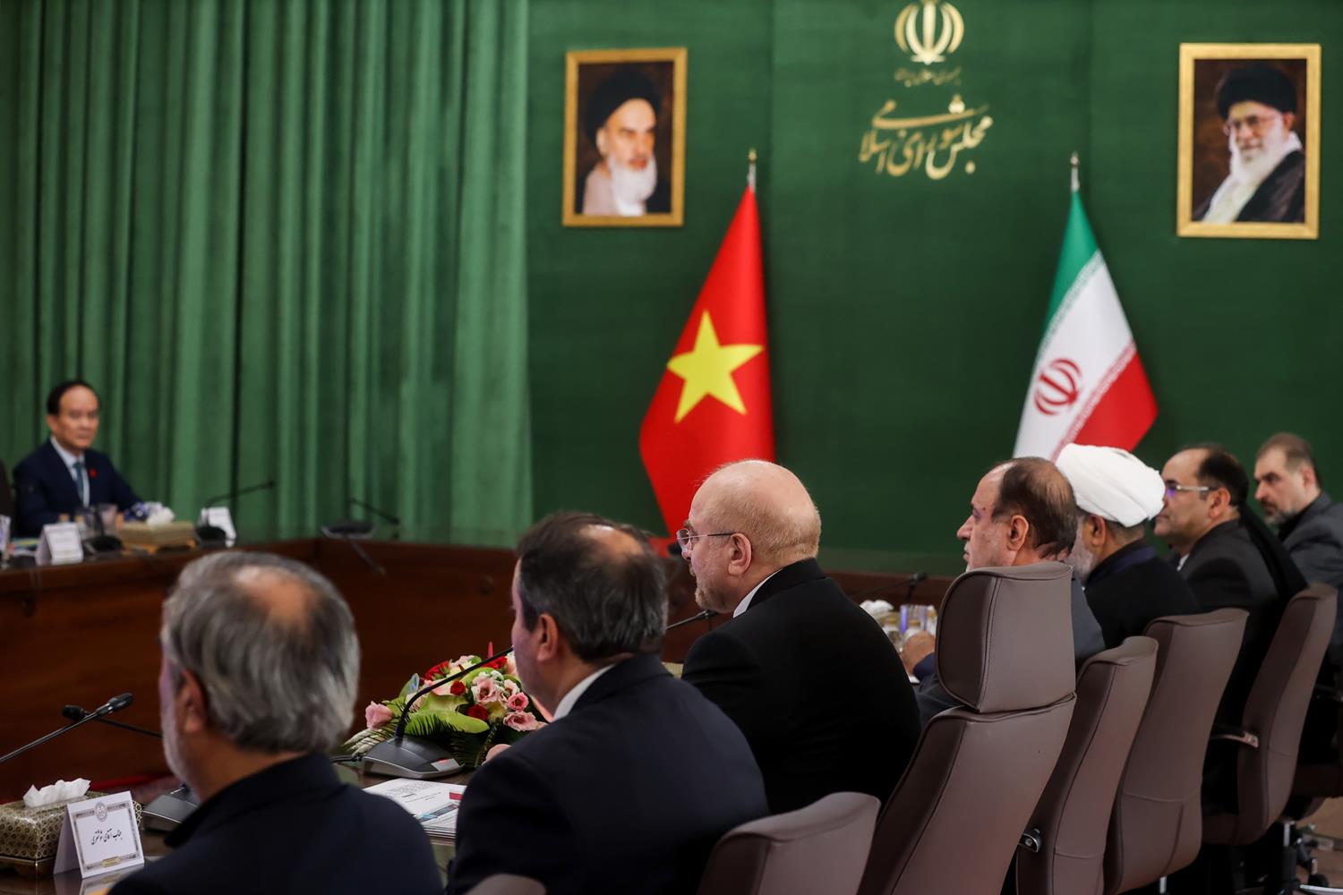 مراسم استقبال رسمی، دیدار رؤسای مجالس و نشست دوجانبه هیأت‌های ایران و ویتنام