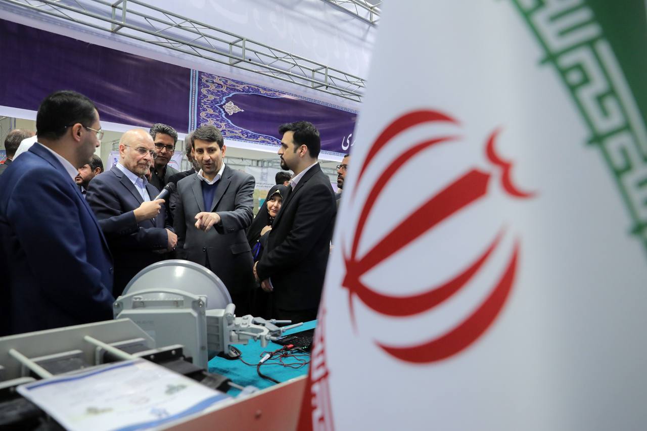 بازدید قالیباف از نمایشگاه «پیشگامان پیشرفت»