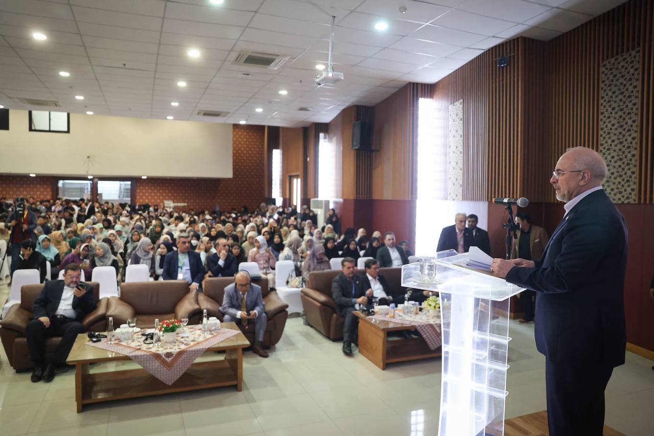 حضور قالیباف در جمع دانشجویان دانشگاه هدایةالله جاکارتا