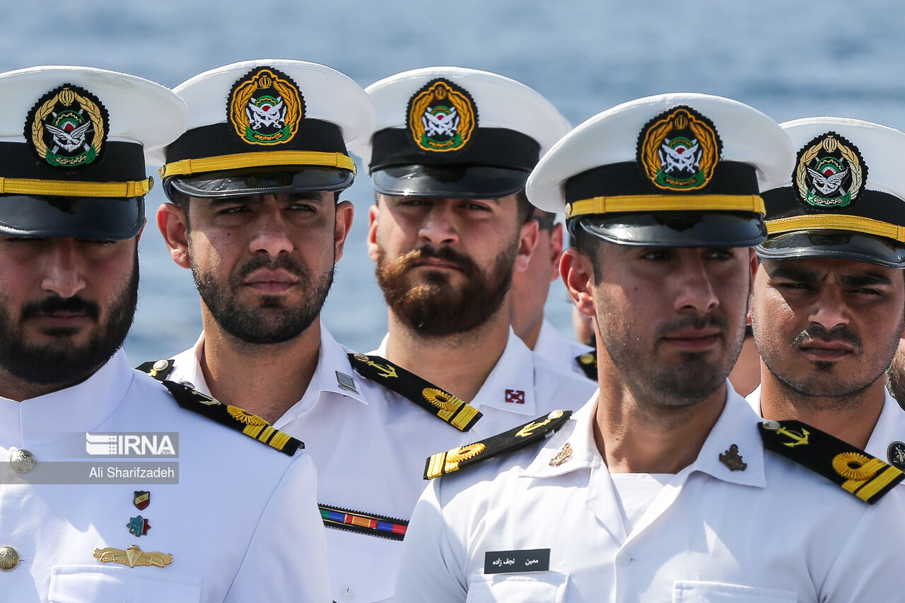 زندگی در ناوشکن تمام ایرانی دنا