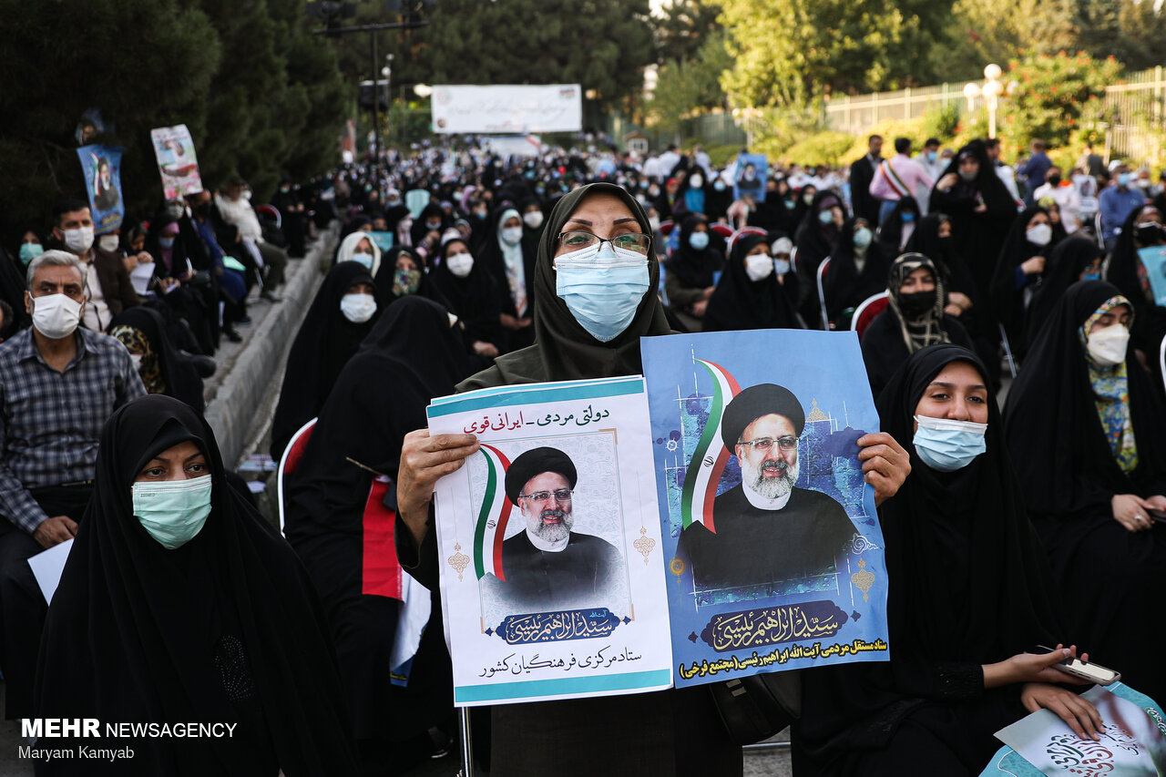 حضور سید ابراهیم‌ رئیسی در جمع فرهنگیان