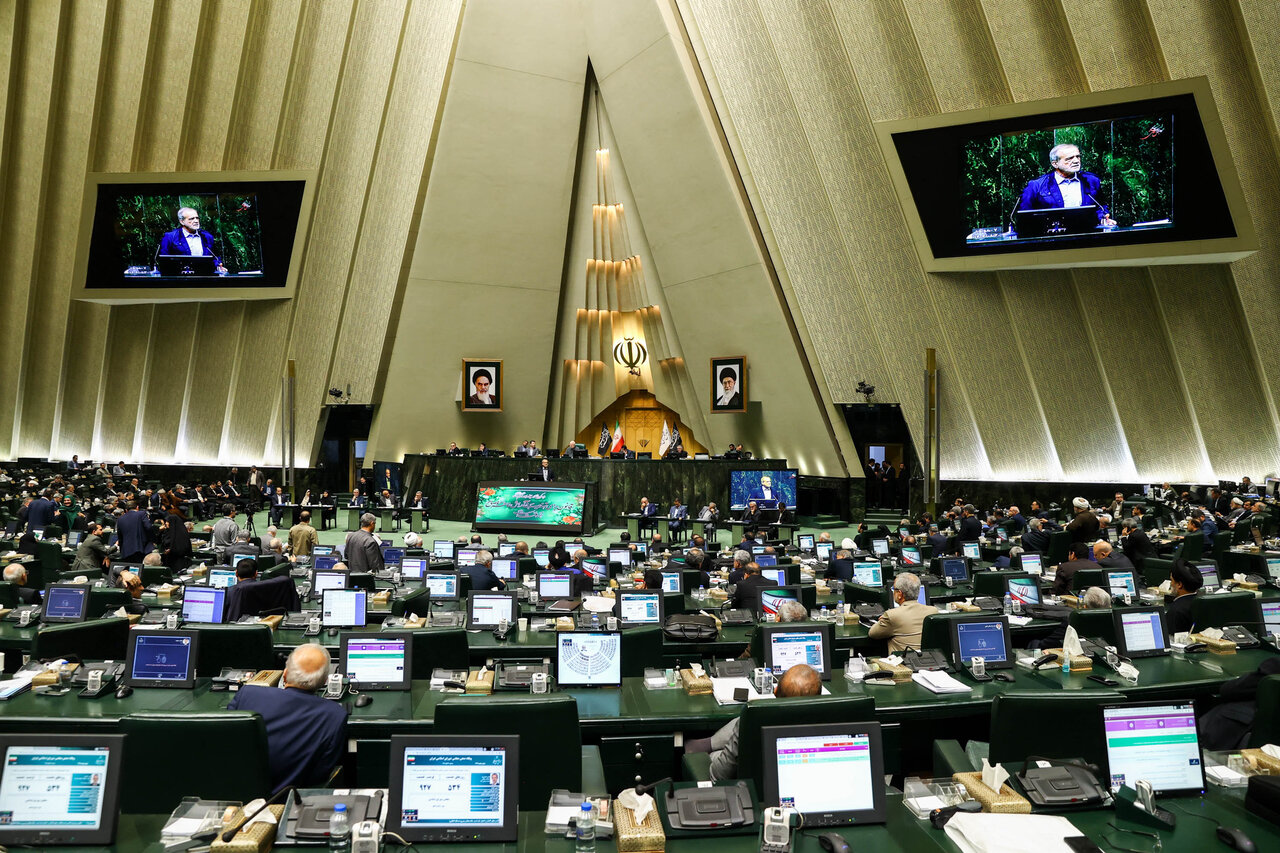 بررسی اجرای برنامه هفتم در مجلس با حضور رئیس جمهور