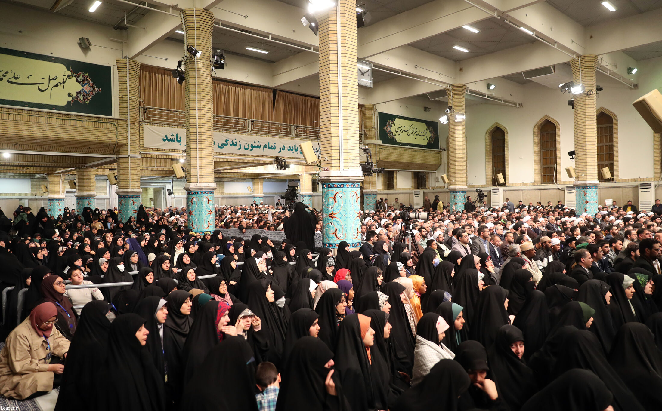 دیدار شرکت‌کنندگان در مسابقات بین‌المللی قرآن با رهبر انقلاب